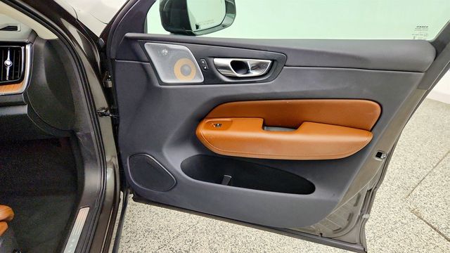 2018 Volvo XC60 T8 eAWD Plug-In Hybrid Inscription w/ B&W Audio, Pilot Assist - 23081761 - 23