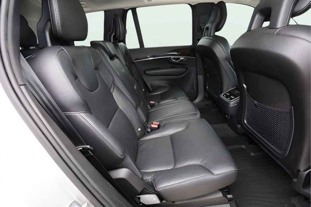 2018 Volvo XC90 T6 AWD Momentum photo 15
