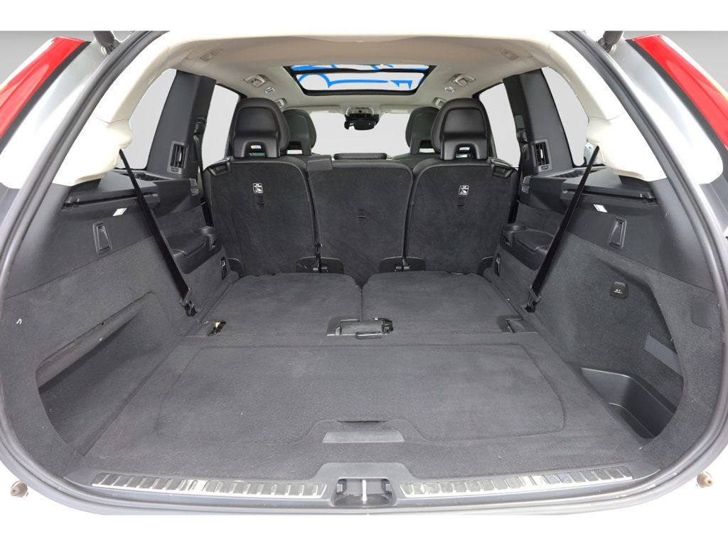 2018 Volvo XC90 T6 AWD Momentum photo 19