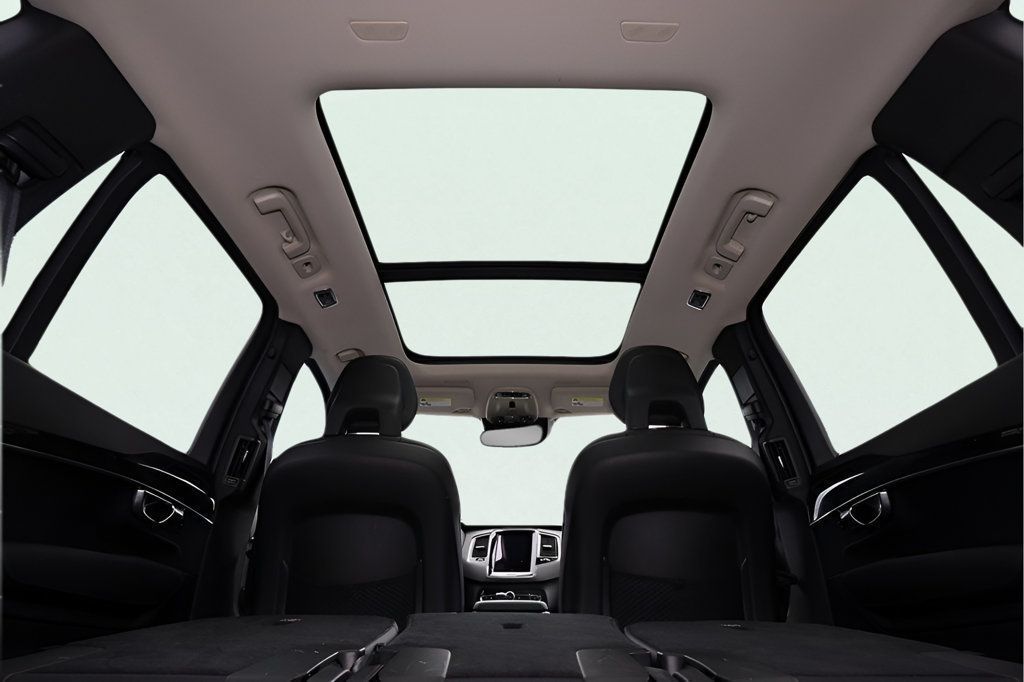 2018 Volvo XC90 T6 AWD Momentum photo 21