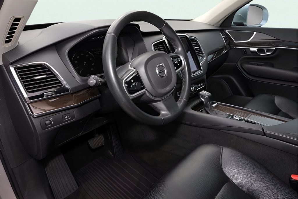 2018 Volvo XC90 T6 AWD Momentum photo 23