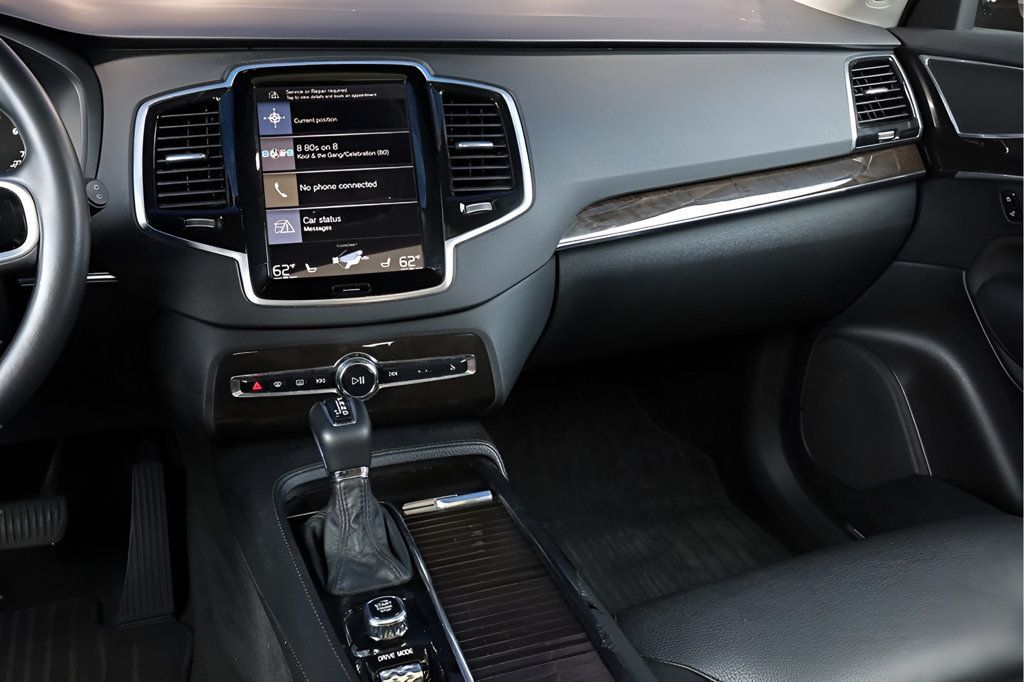 2018 Volvo XC90 T6 AWD Momentum photo 25