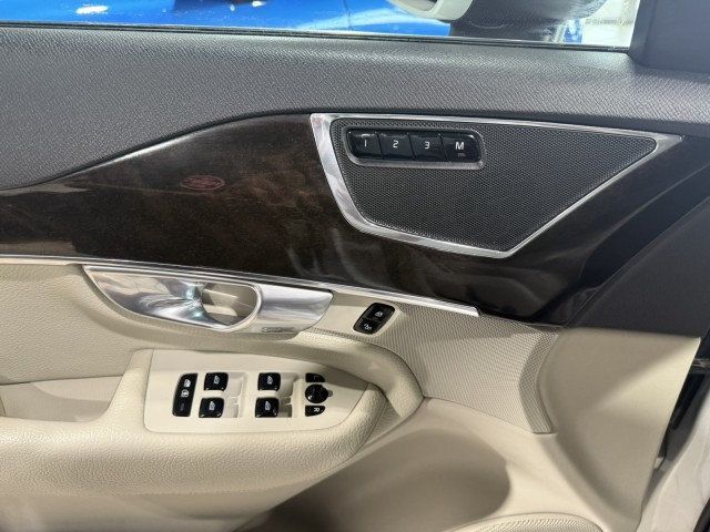 2018 Volvo XC90 T6 AWD Momentum photo 14