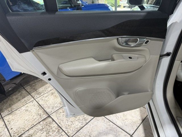 2018 Volvo XC90 T6 AWD Momentum photo 15