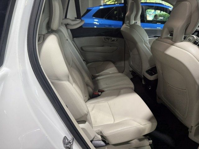 2018 Volvo XC90 T6 AWD Momentum photo 17