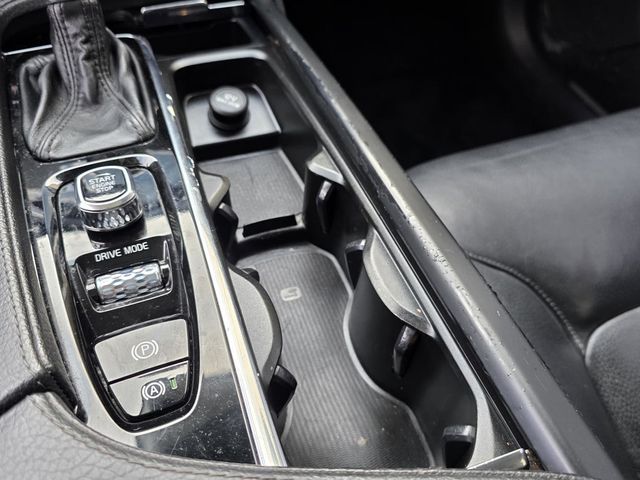 2018 Volvo XC90 T6 AWD 7-Passenger Momentum - 23036767 - 28
