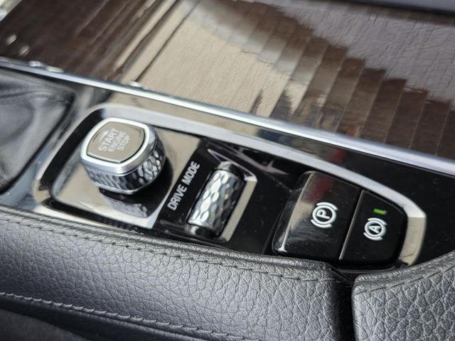 2018 Volvo XC90 T6 AWD 7-Passenger Momentum - 23036767 - 29