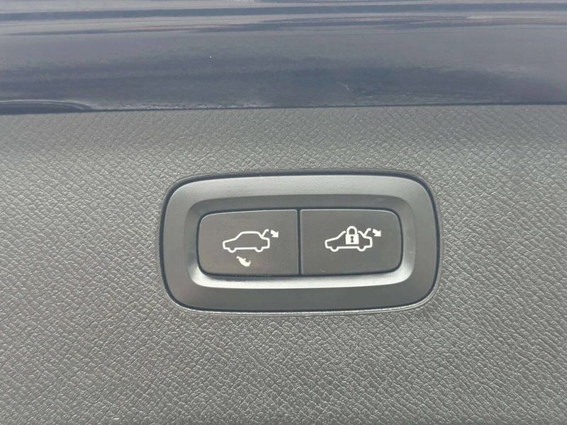 2018 Volvo XC90 T6 AWD 7-Passenger Momentum - 22986784 - 15