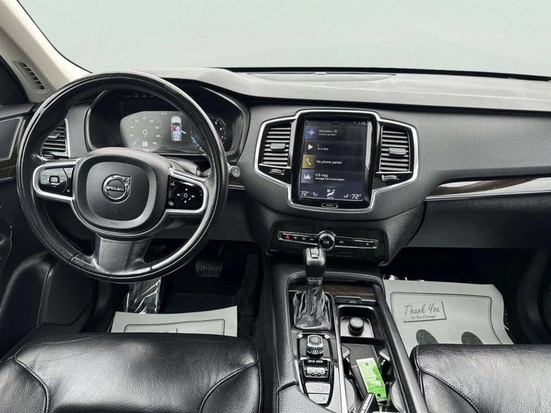 2018 Volvo XC90 T6 AWD 7-Passenger Momentum - 22986784 - 19
