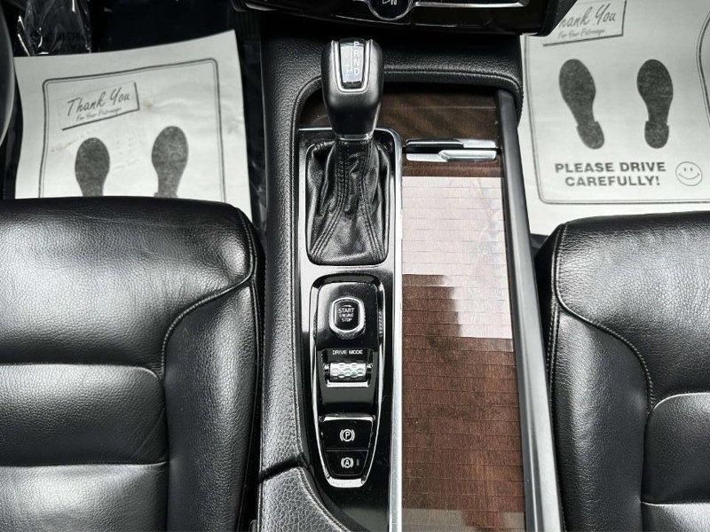 2018 Volvo XC90 T6 AWD 7-Passenger Momentum - 22986784 - 21