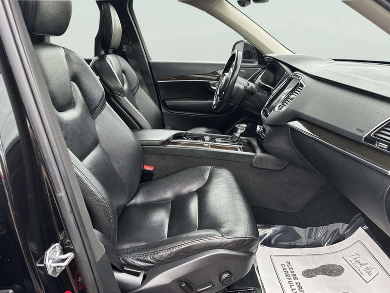 2018 Volvo XC90 T6 AWD 7-Passenger Momentum - 22986784 - 22