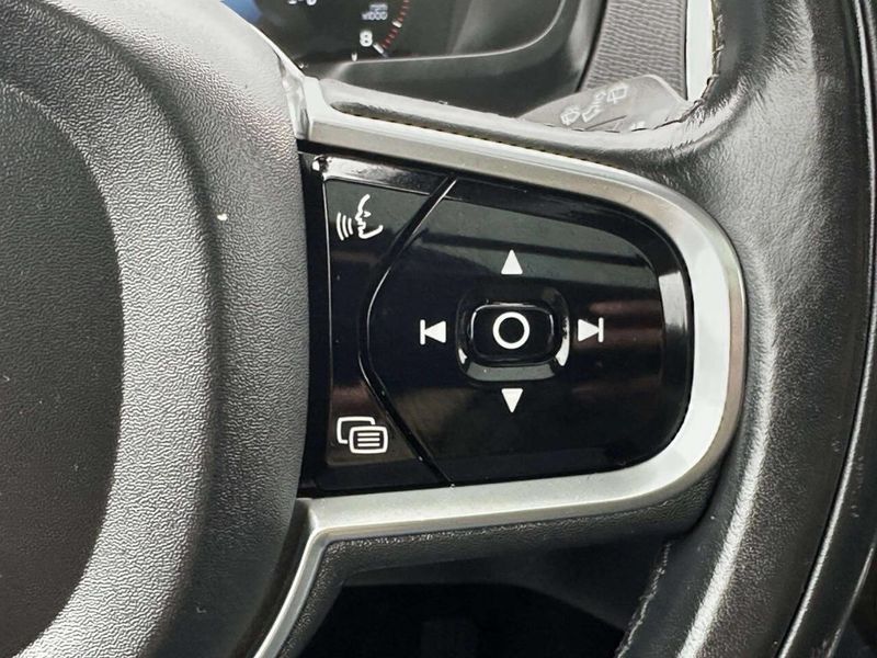 2018 Volvo XC90 T6 AWD 7-Passenger Momentum - 22986784 - 30