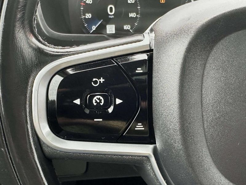 2018 Volvo XC90 T6 AWD 7-Passenger Momentum - 22986784 - 31