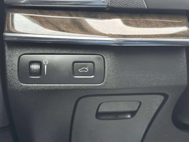 2018 Volvo XC90 T6 AWD 7-Passenger Momentum - 22986784 - 32