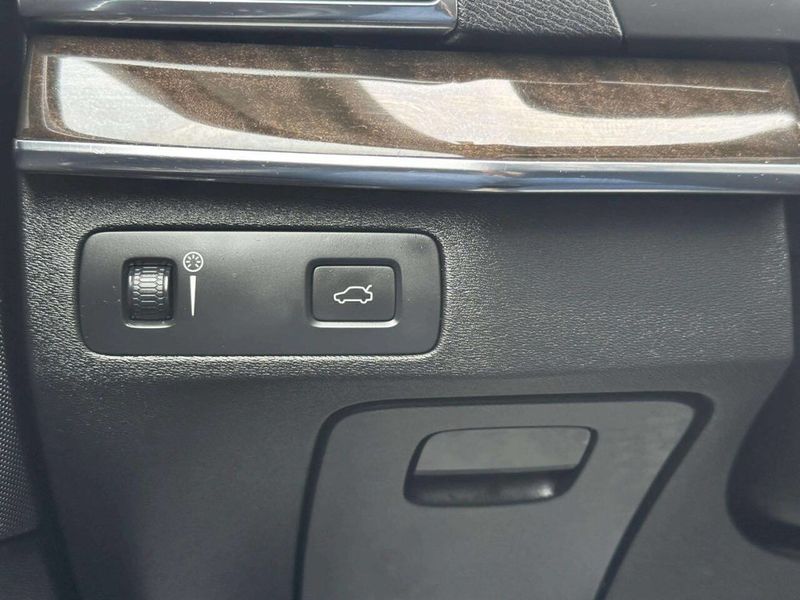 2018 Volvo XC90 T6 AWD 7-Passenger Momentum - 22986784 - 32