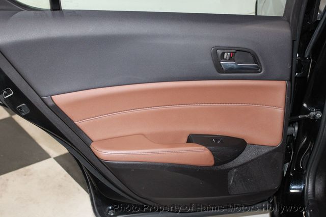 2019 Acura ILX Sedan w/Technology Pkg - 22702301 - 10