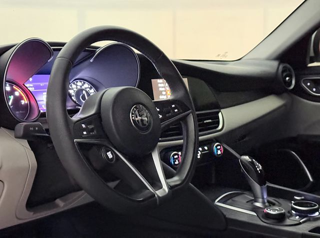 2019 Alfa Romeo Giulia AWD - 22950277 - 18