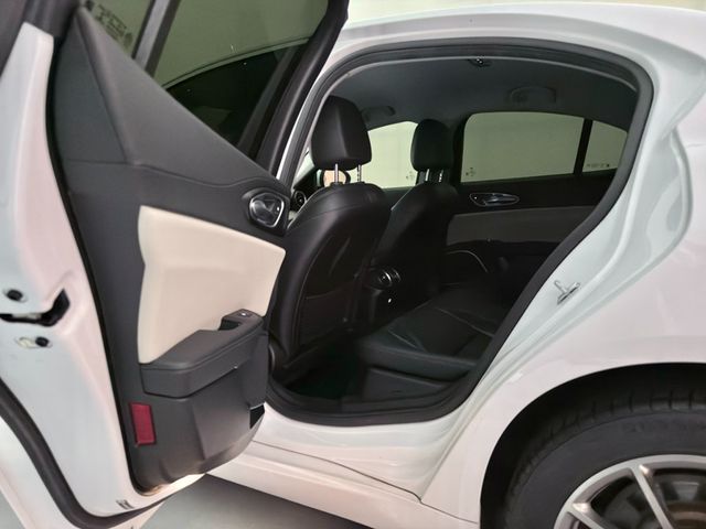 2019 Alfa Romeo Giulia AWD - 22950277 - 20