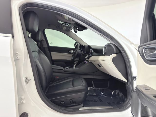 2019 Alfa Romeo Giulia AWD - 22950277 - 23