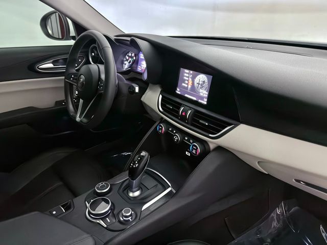 2019 Alfa Romeo Giulia AWD - 22950277 - 24