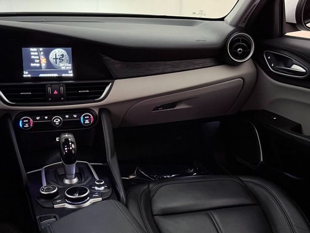 2019 Alfa Romeo Giulia AWD - 22950277 - 26