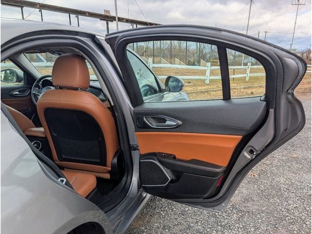 2019 Alfa Romeo Giulia AWD - 22961832 - 11