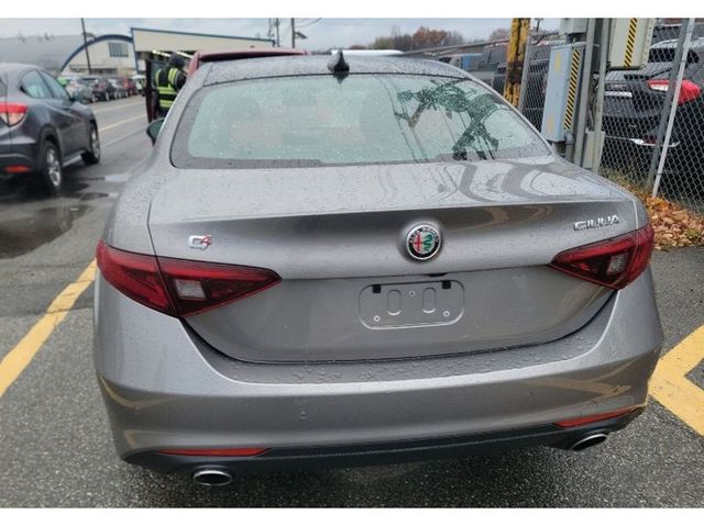 2019 Alfa Romeo Giulia AWD - 22961832 - 3