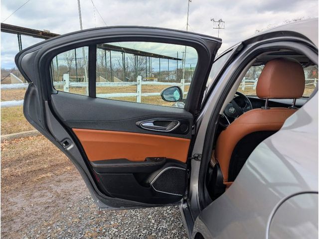 2019 Alfa Romeo Giulia AWD - 23000306 - 9