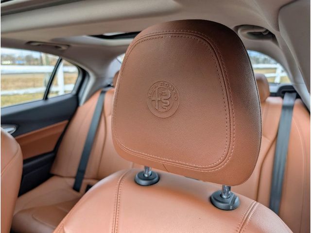 2019 Alfa Romeo Giulia AWD - 23000306 - 14