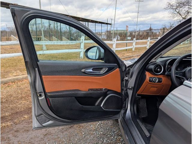 2019 Alfa Romeo Giulia AWD - 23000306 - 8