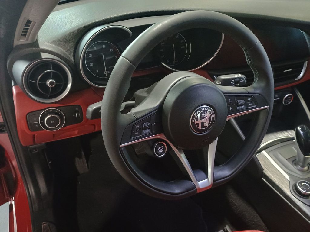 2019 Alfa Romeo Giulia RWD Clean Carfax Florida Car - 23074342 - 17