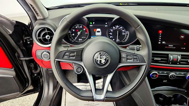 2019 Alfa Romeo Giulia Sport w/ Dual Pane Sunroof, Black/Red Leather & Sport Fascias - 22999396 - 13