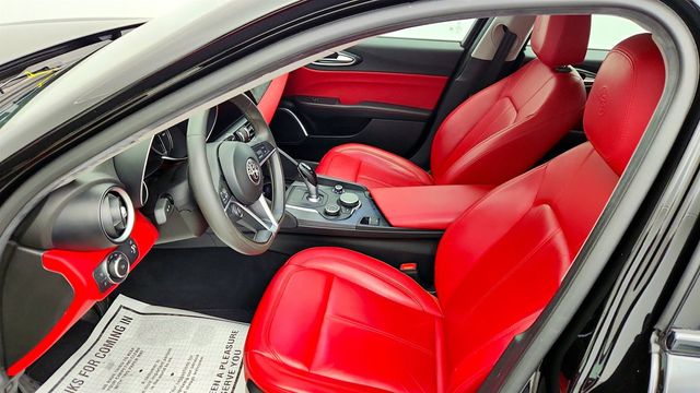 2019 Alfa Romeo Giulia Sport w/ Dual Pane Sunroof, Black/Red Leather & Sport Fascias - 22999396 - 19
