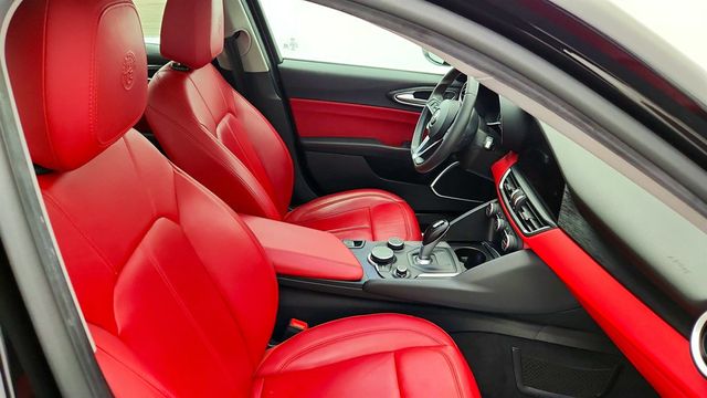2019 Alfa Romeo Giulia Sport w/ Dual Pane Sunroof, Black/Red Leather & Sport Fascias - 22999396 - 23