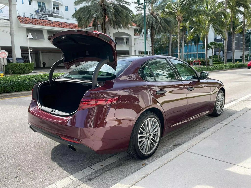 2019 Alfa Romeo Giulia Ti Sedan 4D - 22234035 - 12