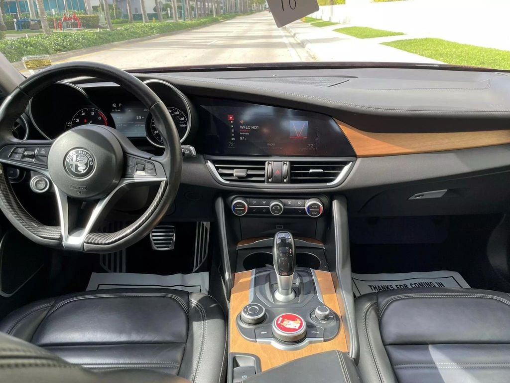 2019 Alfa Romeo Giulia Ti Sedan 4D - 22234035 - 19