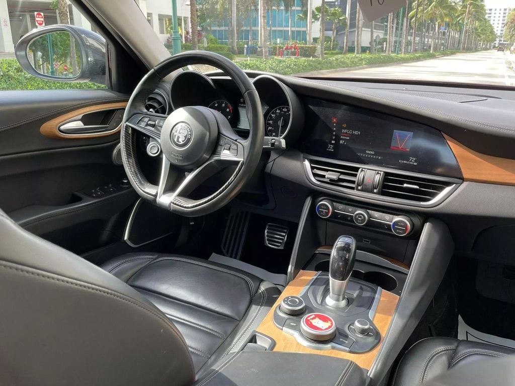 2019 Alfa Romeo Giulia Ti Sedan 4D - 22234035 - 20