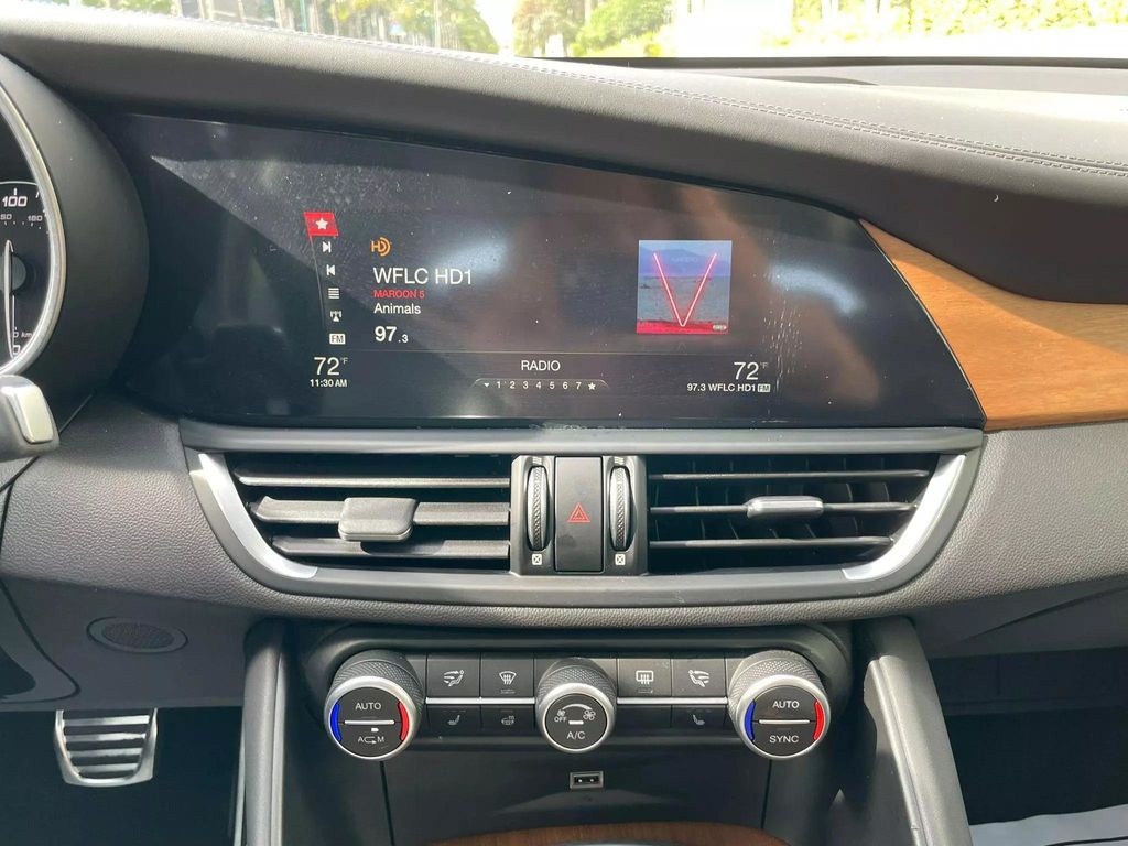 2019 Alfa Romeo Giulia Ti Sedan 4D - 22234035 - 26