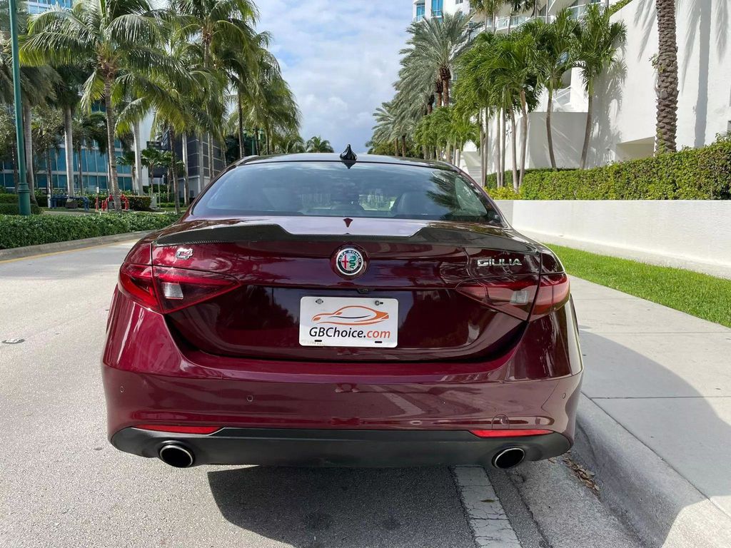 2019 Alfa Romeo Giulia Ti Sedan 4D - 22234035 - 5