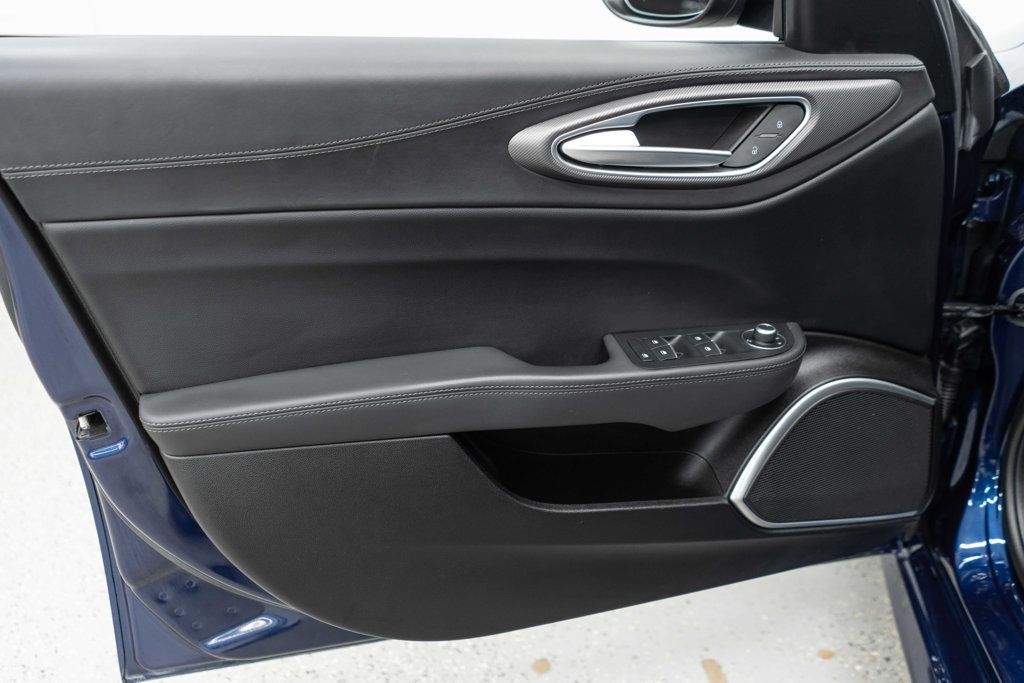2019 Alfa Romeo Giulia Ti Sport photo 14