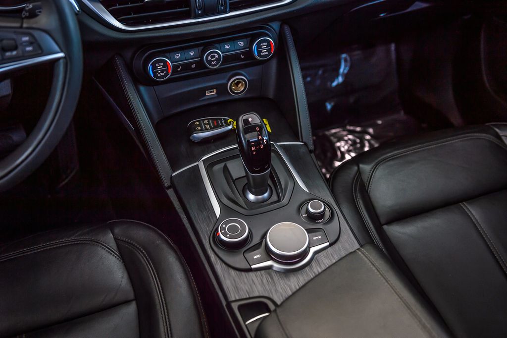 2019 Alfa Romeo Stelvio STELVIO AWD - PANO ROOF - NAV - BLUETOOTH - MUST SEE - 23099019 - 28