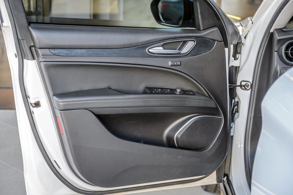 2019 Alfa Romeo Stelvio STELVIO AWD - PANO ROOF - NAV - BLUETOOTH - MUST SEE - 23099019 - 44