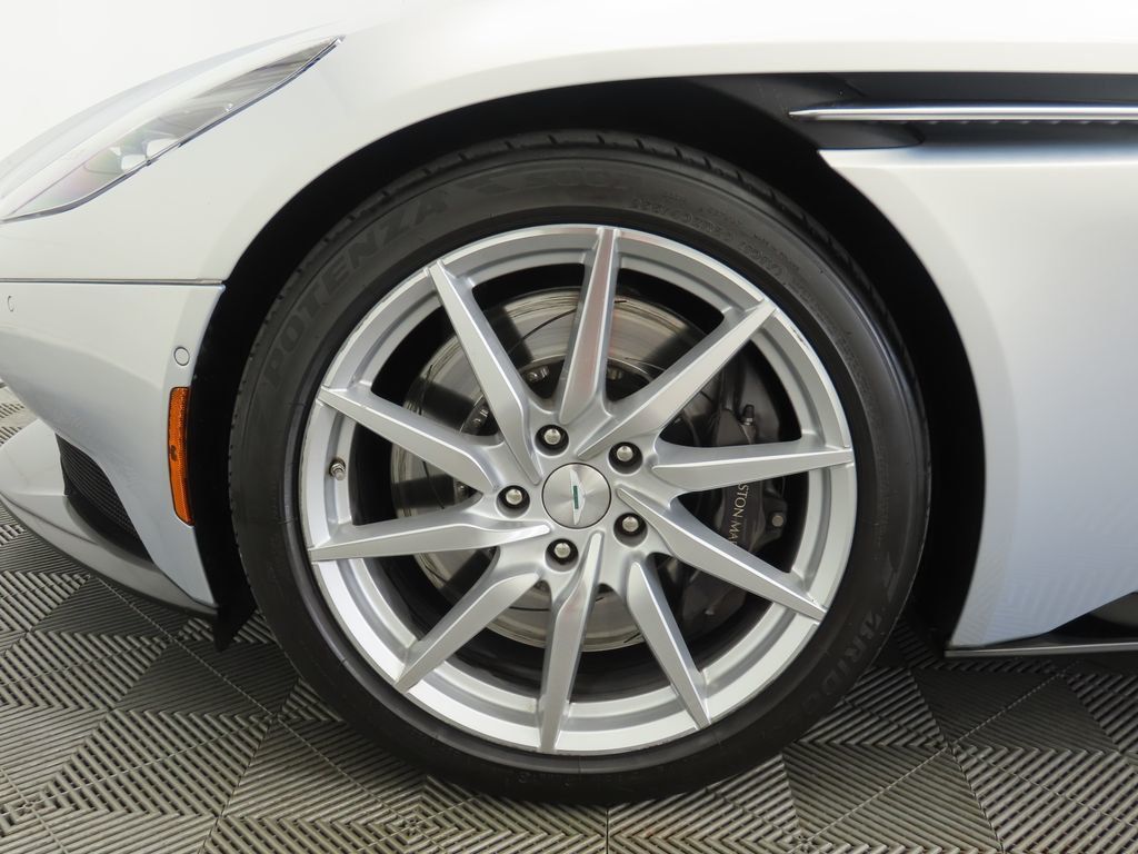 2019 Aston Martin DB11 AM5 photo 27
