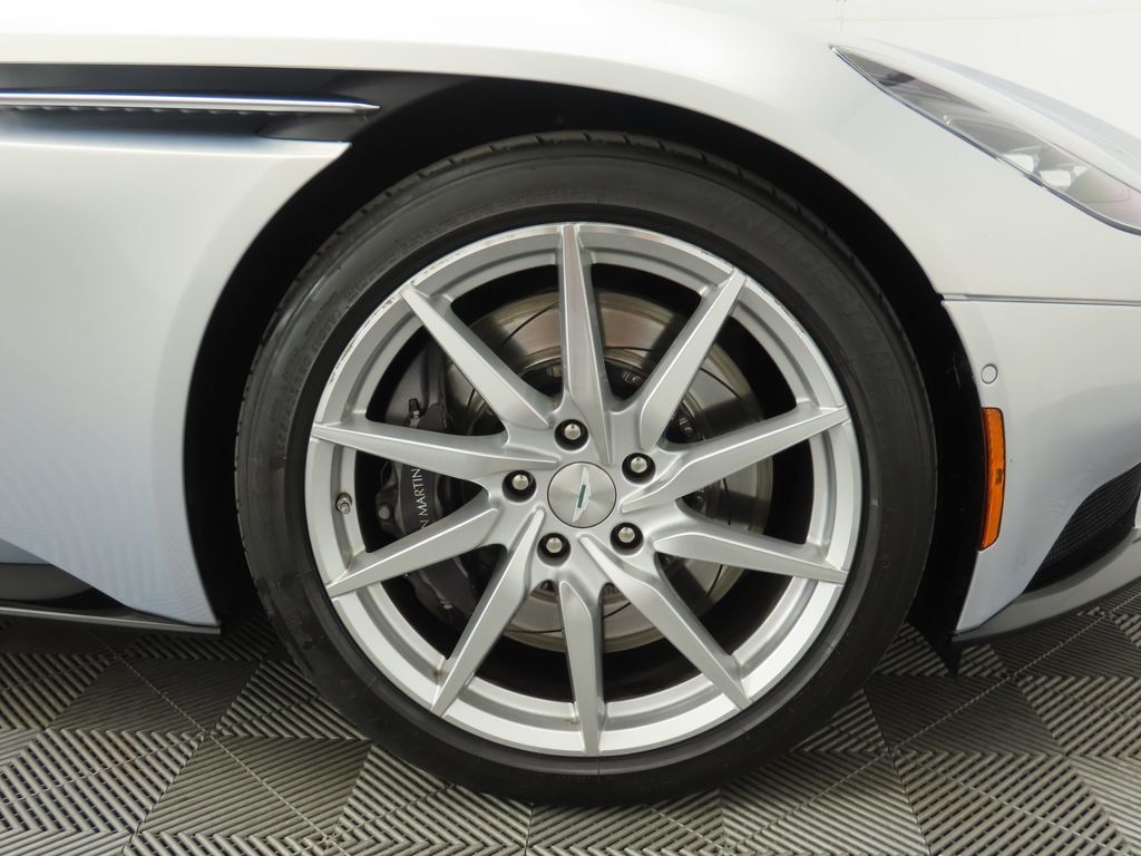 2019 Aston Martin DB11 AM5 photo 30