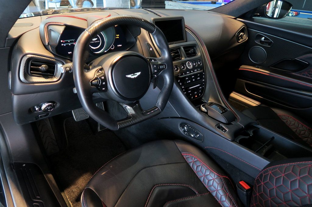 Aston Martin DBS photo 12