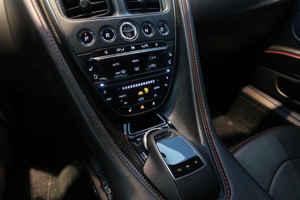Aston Martin DBS photo 17