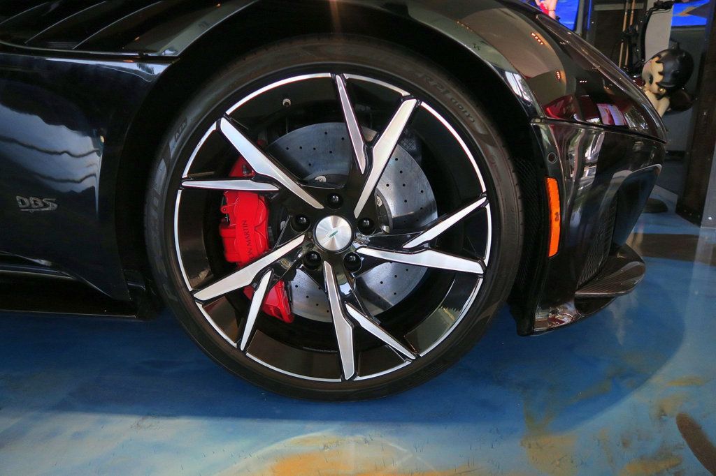 Aston Martin DBS photo 30