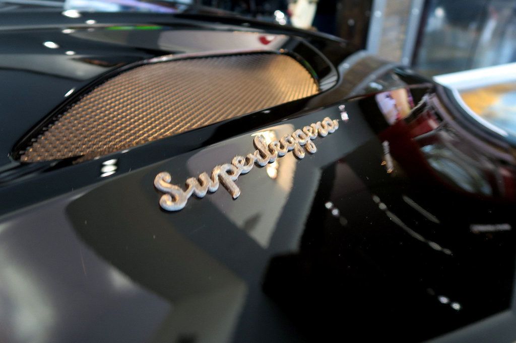 Aston Martin DBS photo 32