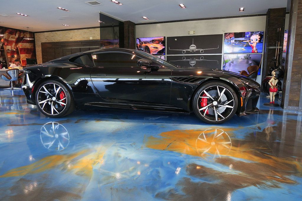 Aston Martin DBS photo 4