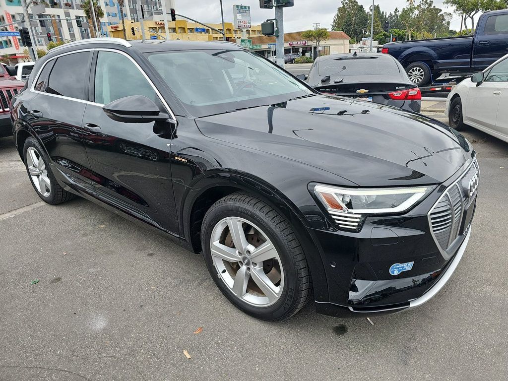 2019 Audi e-tron Premium Plus photo 2